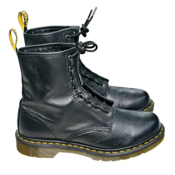 Dr. Martens Black Smooth Leather 8 Eye Lace-Up Boots Women’s 10 US Like New - Picture 2 of 9